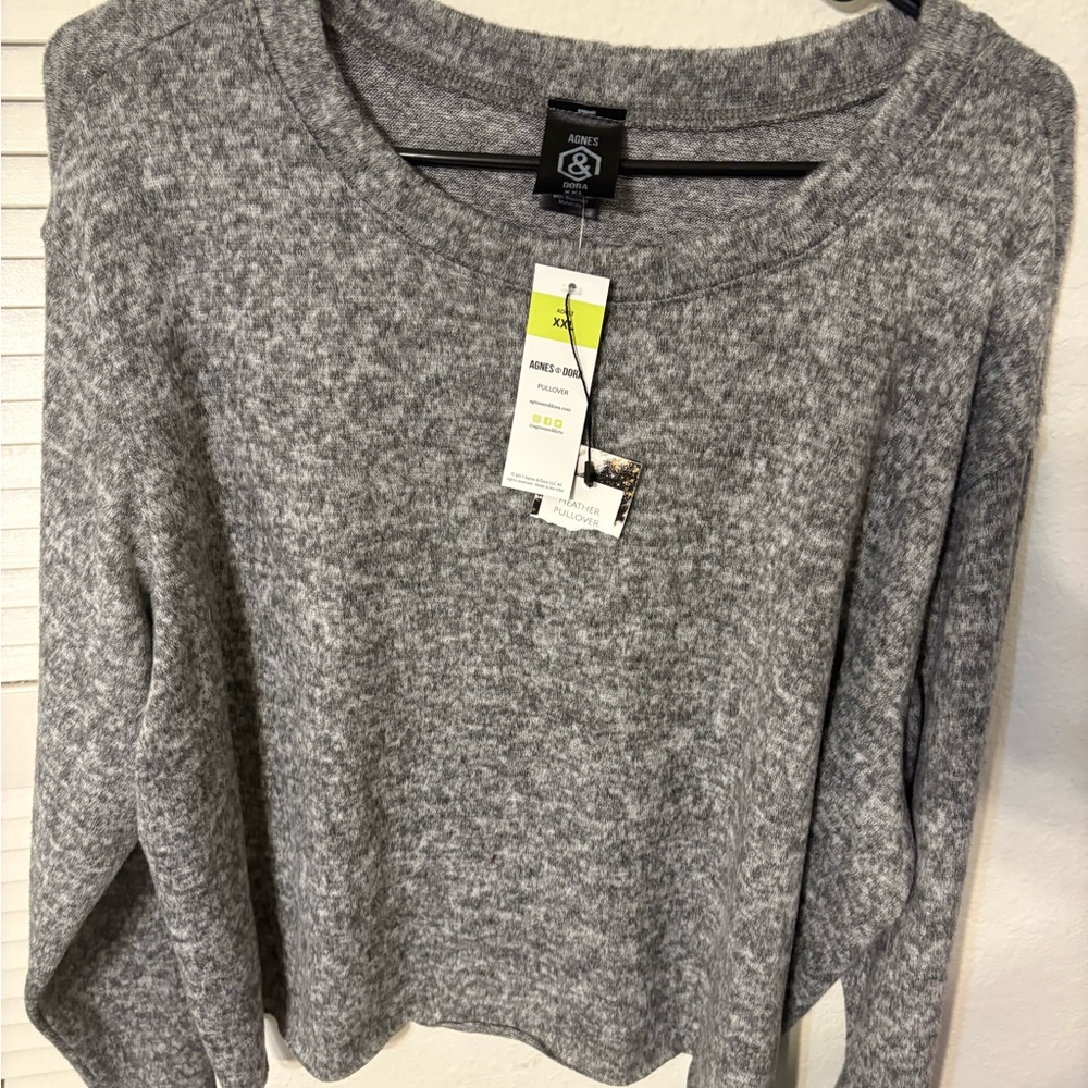 Agnes & Dora Heather Gray Crew Neck Cropped Sweater. NWT.